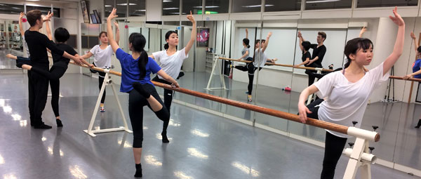ダンスからお芝居まで幅広いレッスン